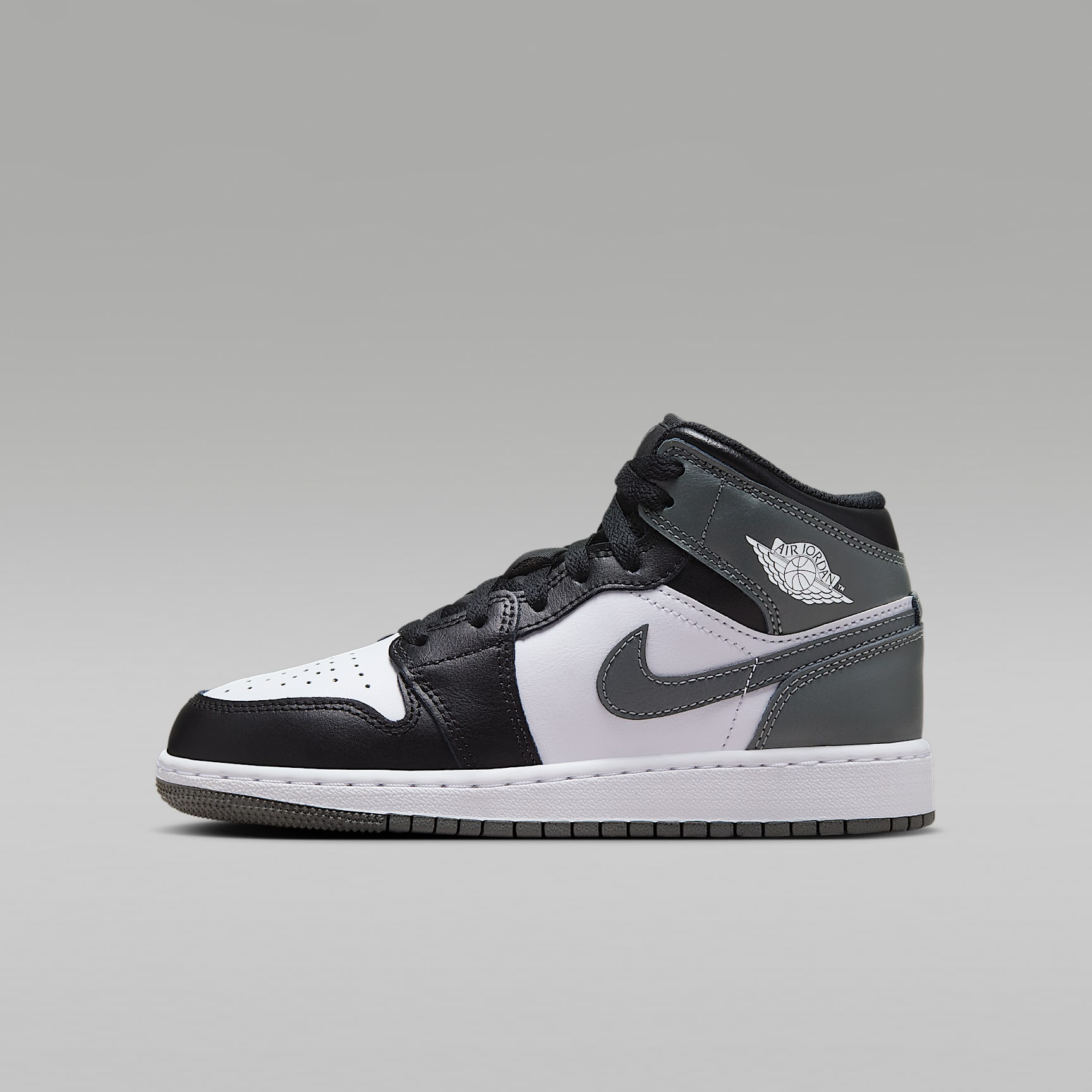 Air Jordan 1 Mid Older Kids' Shoes. Nike RO Air Jordan 1 Mid Older Kids' Shoes. Nike RO